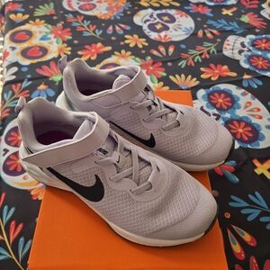 Nike Light Purple and Black Sneakers